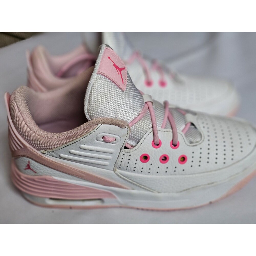 Jordan Max Aura 5 (GS) – White / Soft Pink – Size 6Y – Excellent Pre-Owned